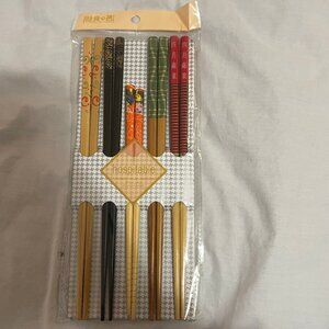 NIP Set of 5 Chopsticks - 4 Adult & 1 Childrens Pokemon Pikachu, Mew & Lucario 3